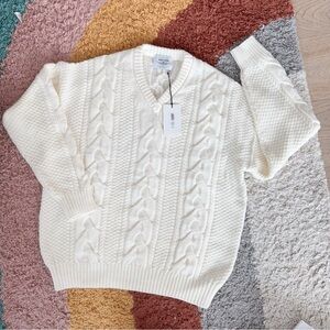 NWT 127978 v neck whisper white S sweater Aritzia